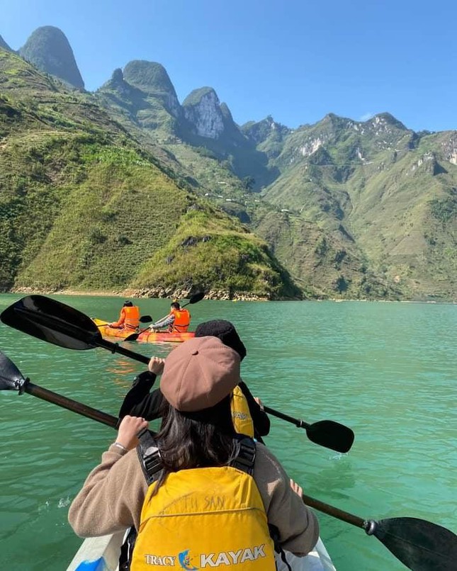 Đến Hà Giang ngắm sông Nho Quế: Cảnh đẹp như vừa đi lạc vào một thước phim điện ảnh - 5