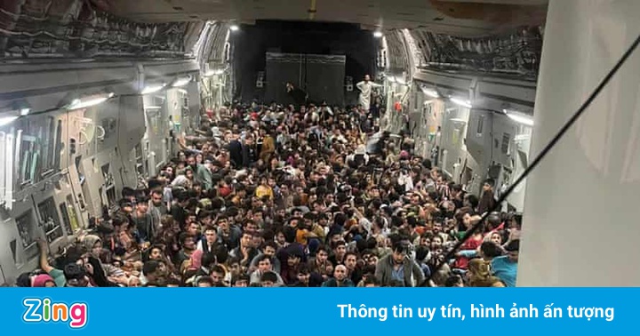 Chở hơn 800 hành khách rời Kabul, chiếc C-17 thành tâm điểm chú ý