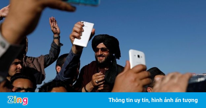 Thế hệ Taliban biết dùng smartphone, mạng xã hội và drone