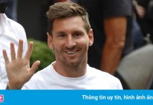 Messi được CĐV chào đón ở khách sạn