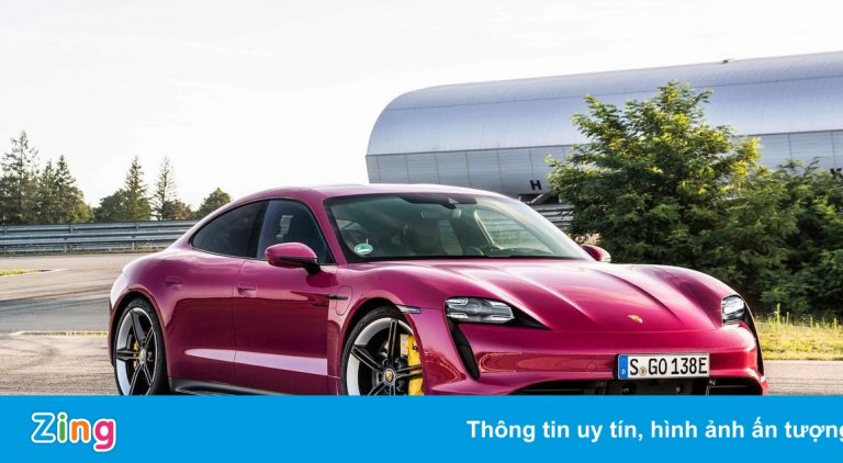 Porsche Taycan 2022 được trang bị tính năng đỗ xe bằng smartphone