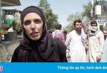 Binh sĩ Taliban trả lời CNN nhưng buộc nhà báo nữ đứng sang một bên