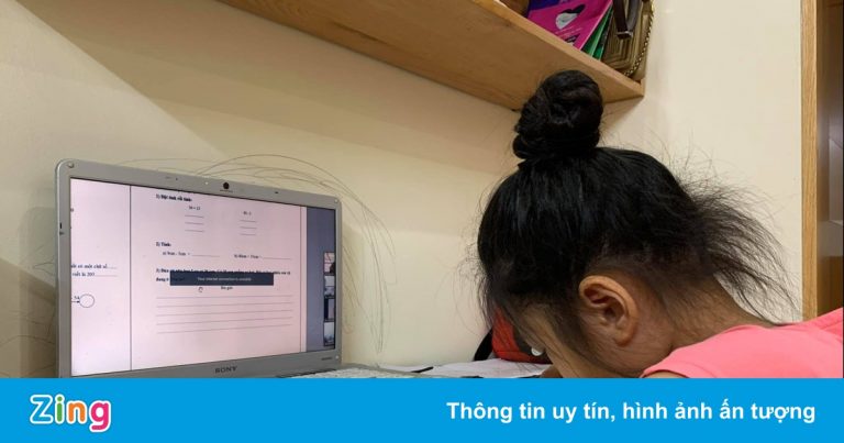 Thủ tướng: ‘Các cháu học online thời gian dài ảnh hưởng tới tâm lý’