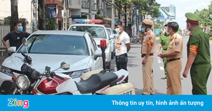 Xử phạt hơn 56 triệu đồng với người vượt chốt kiểm soát dịch Xử phạt hơn 56 triệu đồng với người vượt chốt kiểm soát dịch