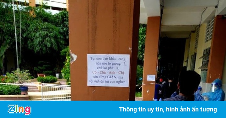 TNV gửi người dân: ‘Tụi con đeo khẩu trang nên nói to, xin đừng giận’