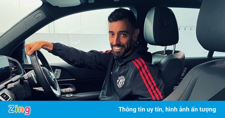 Bruno Fernandes cầm lái chiếc GLE chở quả bóng đặc biệt về nhà