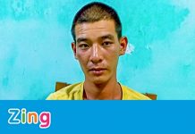 Ném đá vào cảnh sát rồi cố thủ trong nhà