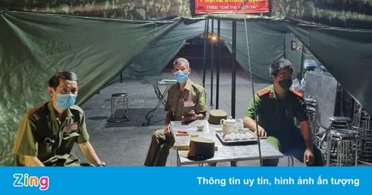 Con gái suýt khóc khi biết cha đi trực chốt lúc nửa đêm Con gái suýt khóc khi biết cha đi trực chốt lúc nửa đêm