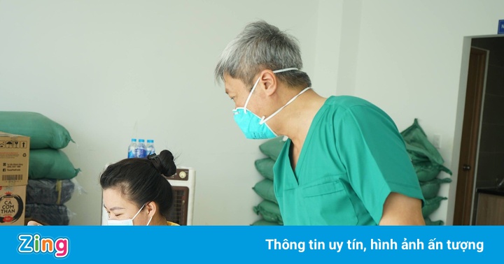 Vì sao TP.HCM cần hướng dẫn người dân tự lấy mẫu test nhanh Covid-19?