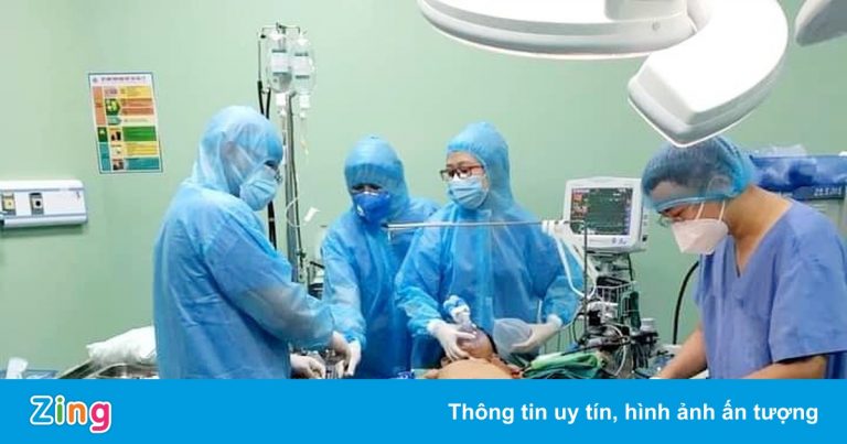 Cứu bé trai bị thanh sắt đâm thấu ngực