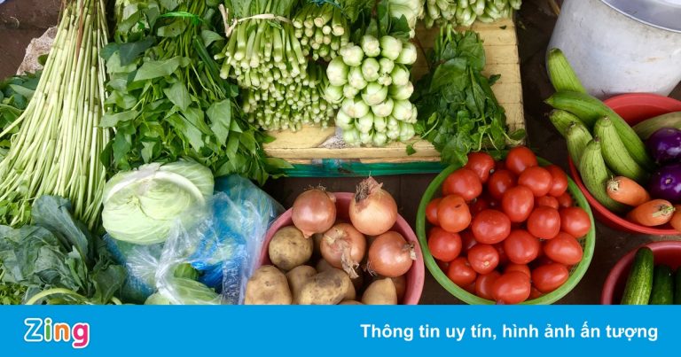 Nhiều người TP.HCM dần hết thực phẩm dự trữ