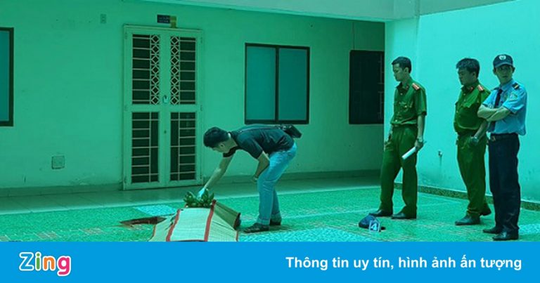 Người đàn ông bị đâm chết trong sân nhà