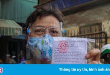 Người dân TP.HCM ‘chạy đua’ với việc đi chợ bằng phiếu