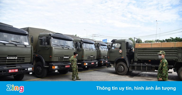 Quân đoàn 3 vận chuyển 50 tấn nhu yếu phẩm hỗ trợ TP.HCM Quân đoàn 3 vận chuyển 50 tấn nhu yếu phẩm hỗ trợ TP.HCM