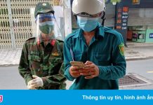 Người dân TP.HCM được đi chợ hộ: ‘Nhận 1/3 số hàng đăng ký là mừng’