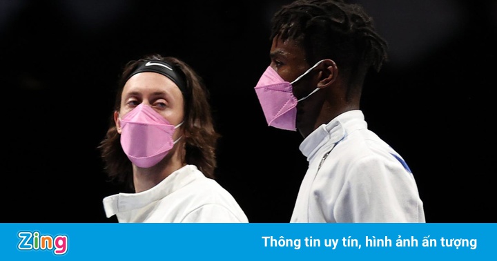 Các VĐV Mỹ đeo khẩu trang hồng để tẩy chay đồng đội Các VĐV Mỹ đeo khẩu trang hồng để tẩy chay đồng đội