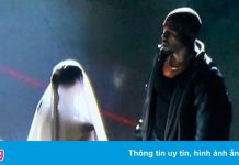 Kim Kardashian mặc váy cưới dự show của Kanye West
