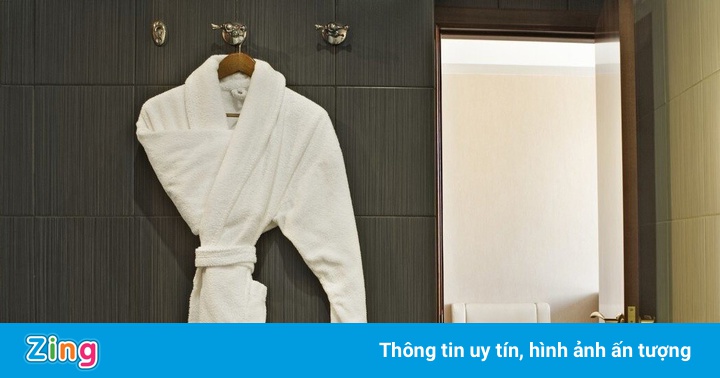 Cô gái Trung Quốc bị đàn ông lạ khỏa thân xông vào phòng