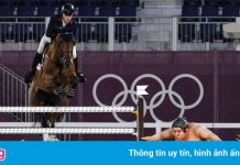 Ngựa thi đấu Olympic giật mình vì hình nộm sumo