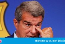 Người hâm mộ Barca phản đối Laporta