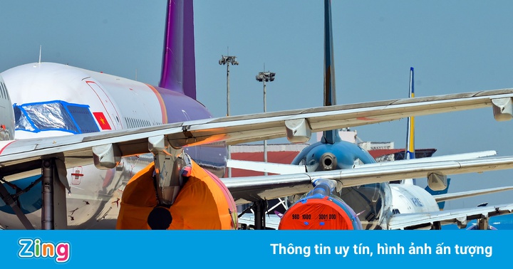 Cảnh máy bay, xe khách, tàu hỏa ngừng lăn bánh những ngày giãn cách Cảnh máy bay, xe khách, tàu hỏa ngừng lăn bánh những ngày giãn cách