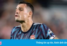 CĐV Arsenal bỏ về giữa trận
