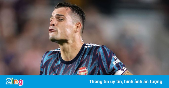 CĐV Arsenal bỏ về giữa trận