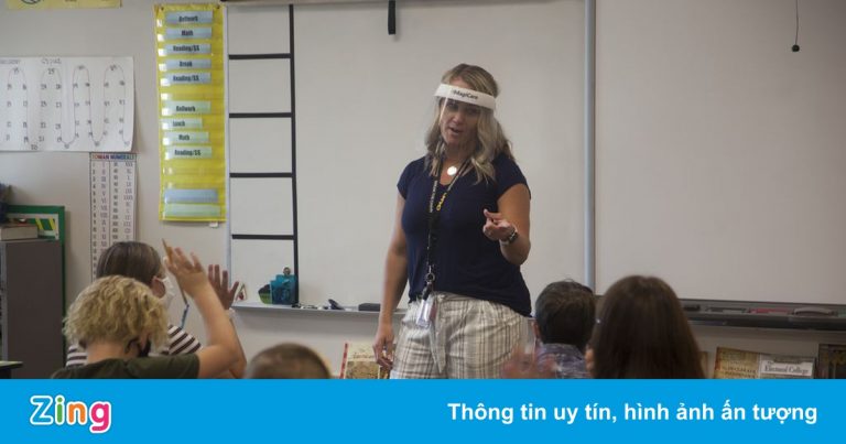 Giáo viên Mỹ không đeo khẩu trang, lây Covid-19 cho học sinh Giáo viên Mỹ không đeo khẩu trang, lây Covid-19 cho học sinh