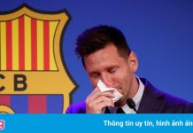 Messi khóc ở buổi họp báo chia tay Barca