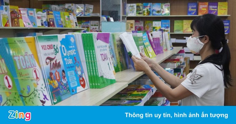 Vẫn khó giao sách giáo khoa đến học sinh ở TP.HCM