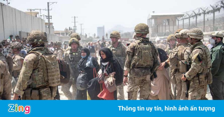 Taliban dọa dùng vũ lực đóng cửa sân bay Kabul