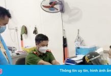 CSGT TP.HCM bàn giao hơn 32 triệu đồng cho người đánh rơi