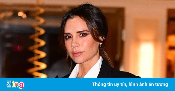 Victoria Beckham hạ giá sản phẩm để thích nghi đại dịch