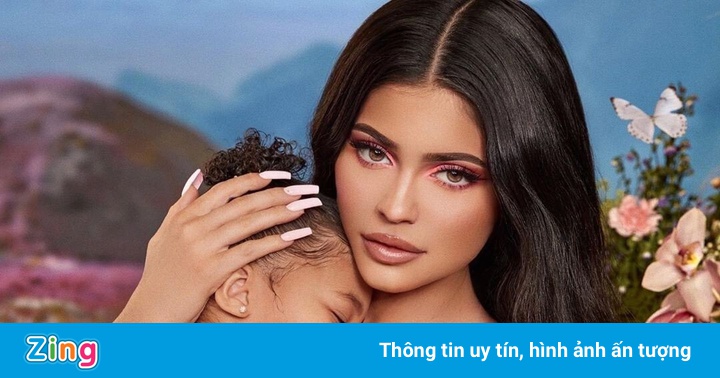 Kylie Jenner mang thai lần hai