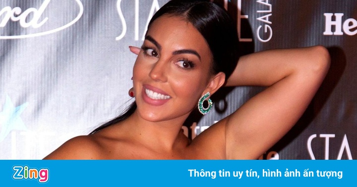 Bạn gái Cristiano Ronaldo diện váy cúp ngực Bạn gái Cristiano Ronaldo diện váy cúp ngực