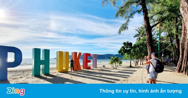 Du khách hủy phòng khách sạn, vội vã rời Phuket