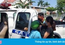 Người phụ nữ ở TP.HCM hạ sinh bé trai trên xe cảnh sát