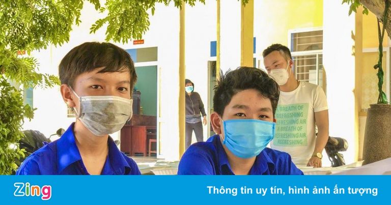 Nam thiếu niên xin tình nguyện ở khu cách ly