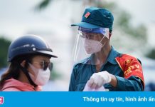 Chủ tịch phường ở TP.HCM bị đình chỉ, điều chuyển vì lơ là chống dịch