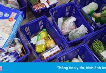 Bị chê giá cao, nhiều siêu thị ở TP.HCM sửa combo ‘đi chợ hộ’