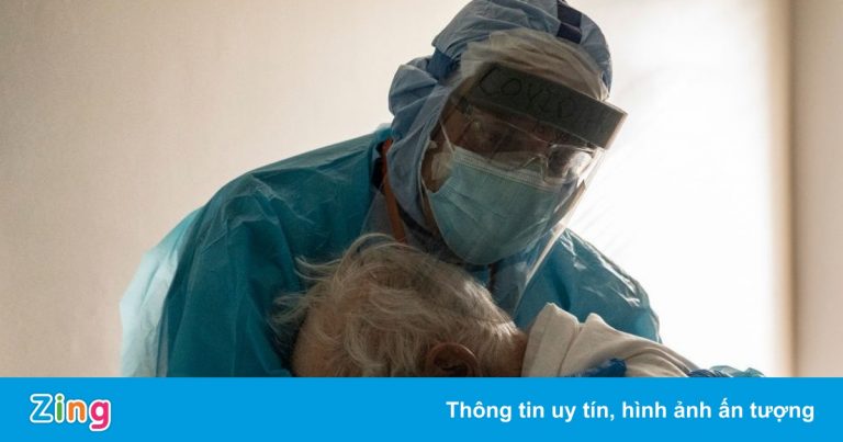 Bác sĩ Mỹ kiệt sức, cầu xin người dân đi tiêm vaccine Bác sĩ Mỹ kiệt sức, cầu xin người dân đi tiêm vaccine
