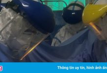 Bé trai chào đời ở bệnh viện điều trị Covid-19