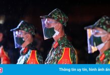 Lễ xuất quân dưới mưa của gần 1.000 cán bộ, chiến sĩ ở TP Thủ Đức