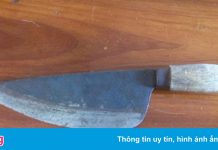 Bị lập biên bản, người phụ nữ cầm dao dọa giết cán bộ