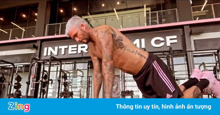 Bài tập cơ bụng với con lăn của David Beckham