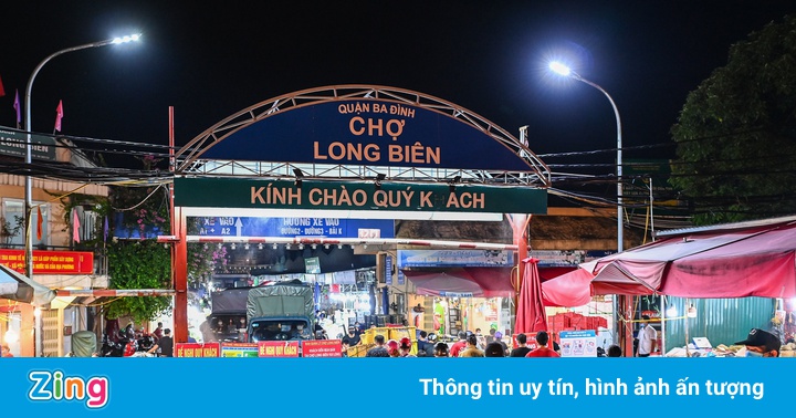 Hà Nội phong tỏa một phần chợ Long Biên