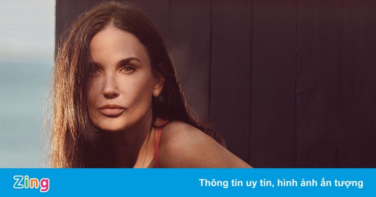 Demi Moore quảng cáo đồ tắm ở tuổi 58