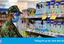 Bộ đội đi chợ hộ F0 ở TP.HCM