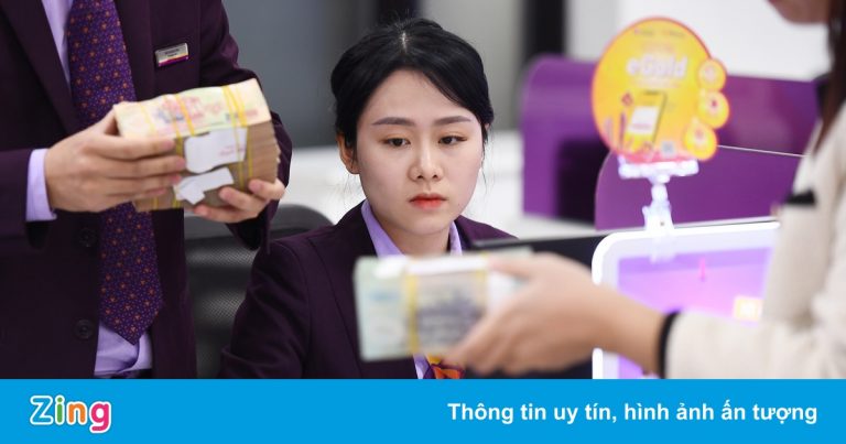 Nhân viên ngân hàng làm ra bao nhiêu tiền để có thu nhập trên 40 triệu