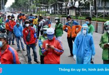 Shipper vùng đỏ tất bật giao hàng